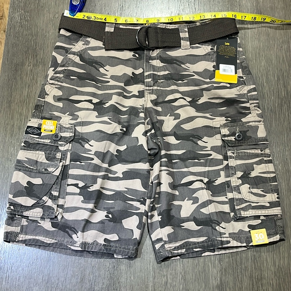Men’s Camo Lee Brand Canvas Shorts size 30 but please see measurement photos.